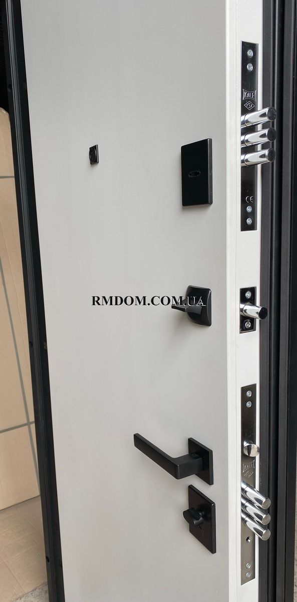 Вхідні двері Redfort колекція Комфорт модель Грація чорно-біла, 2040*860, Ліве